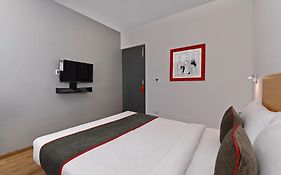 Townhouse Function Inn Near Chaudhary Charan Singh International Airport